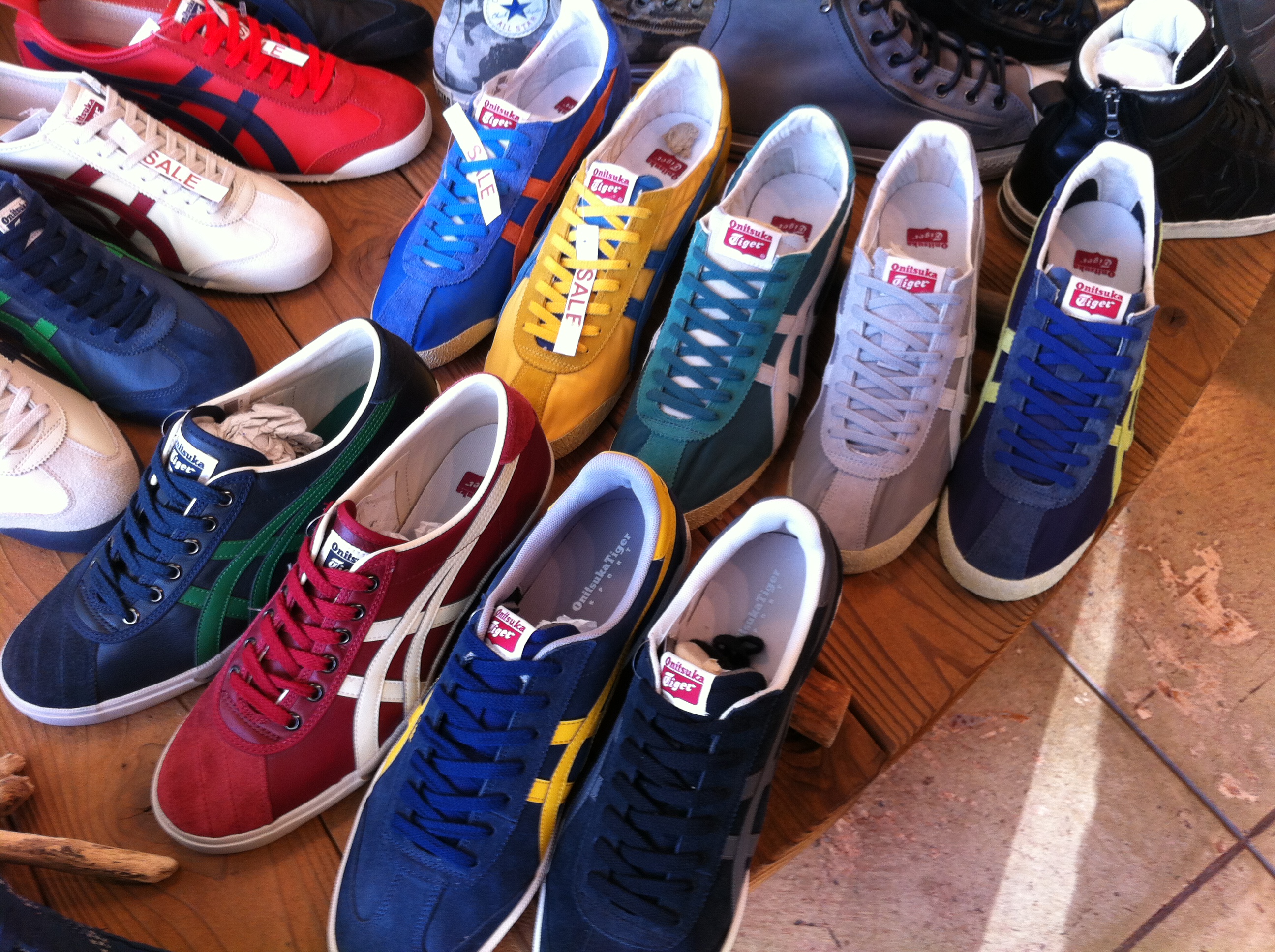 asics with japanese writing